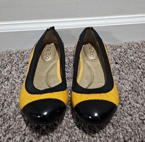 Me Too Yellow and Black Cap Toe Ballet Slippers Size 6m